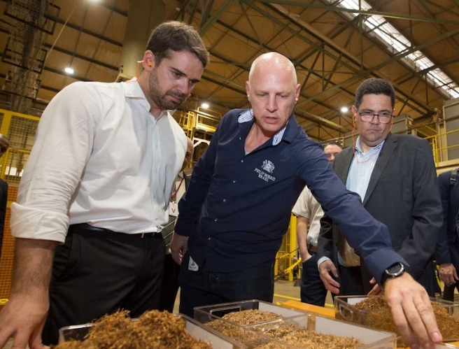 Pela primeira vez, governador Eduardo Leite visita fábrica da Philip Morris Brasil em Santa Cruz do Sul