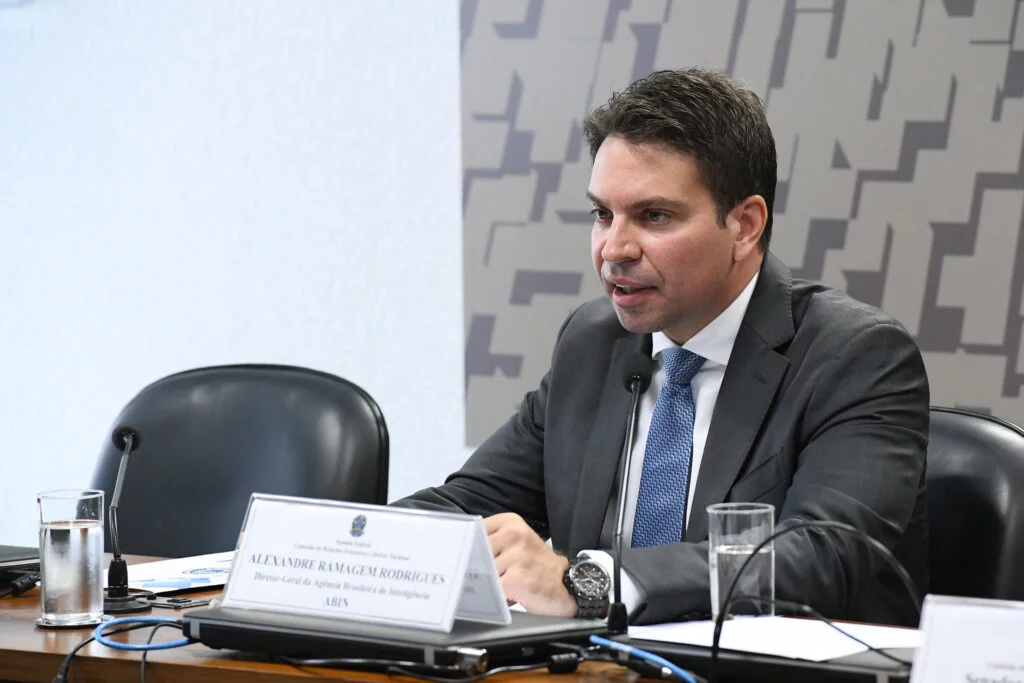 CCJ analisa suspensão de ação contra Bolsonaro e Ramagem no STF