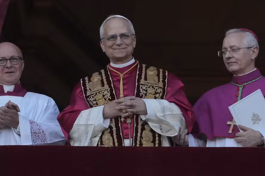 Habemus Papam, fumaça branca na basílica de São Pedro: Leão 14 é escolhido