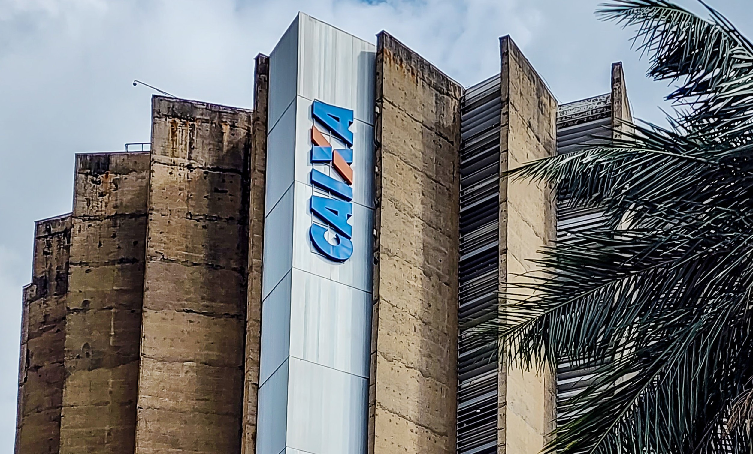 Caixa libera abono salarial para nascidos em maio e junho