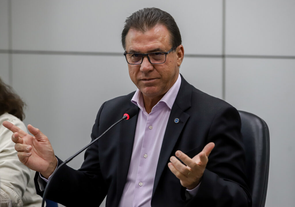Jornada 6×1 é cruel, diz ministro do Trabalho, Luiz Marinho