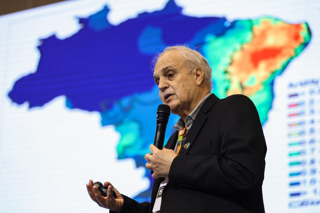 Brasil pode zerar emissões até 2040, diz Carlos Nobre