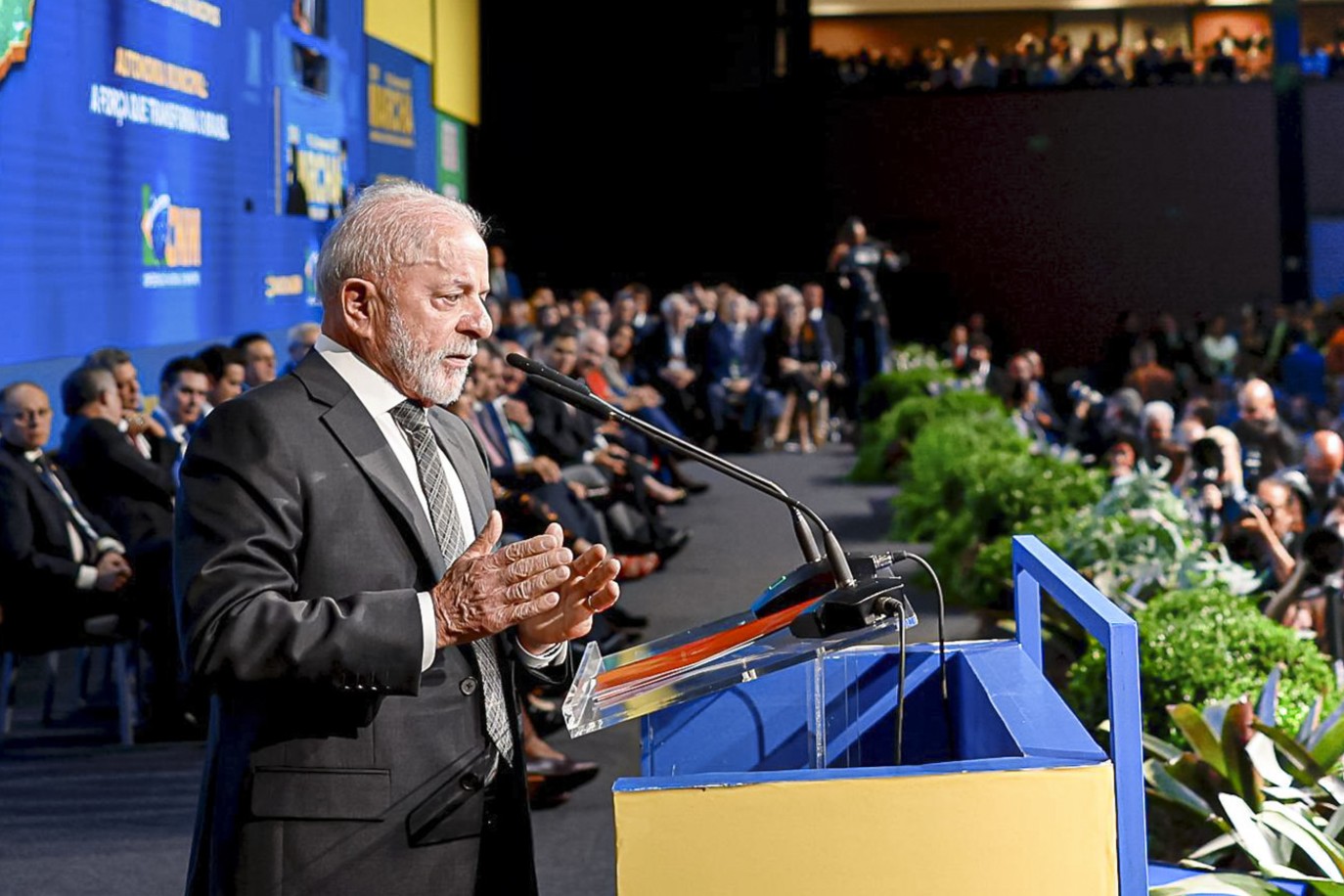 Lula anuncia crédito para moradia e acesso a médico especialista no SUS