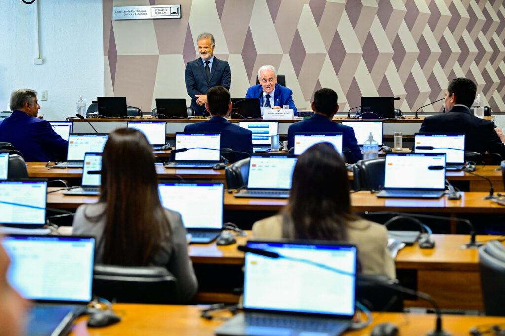 Reserva de 20% das vagas no parlamento para mulheres não é consenso