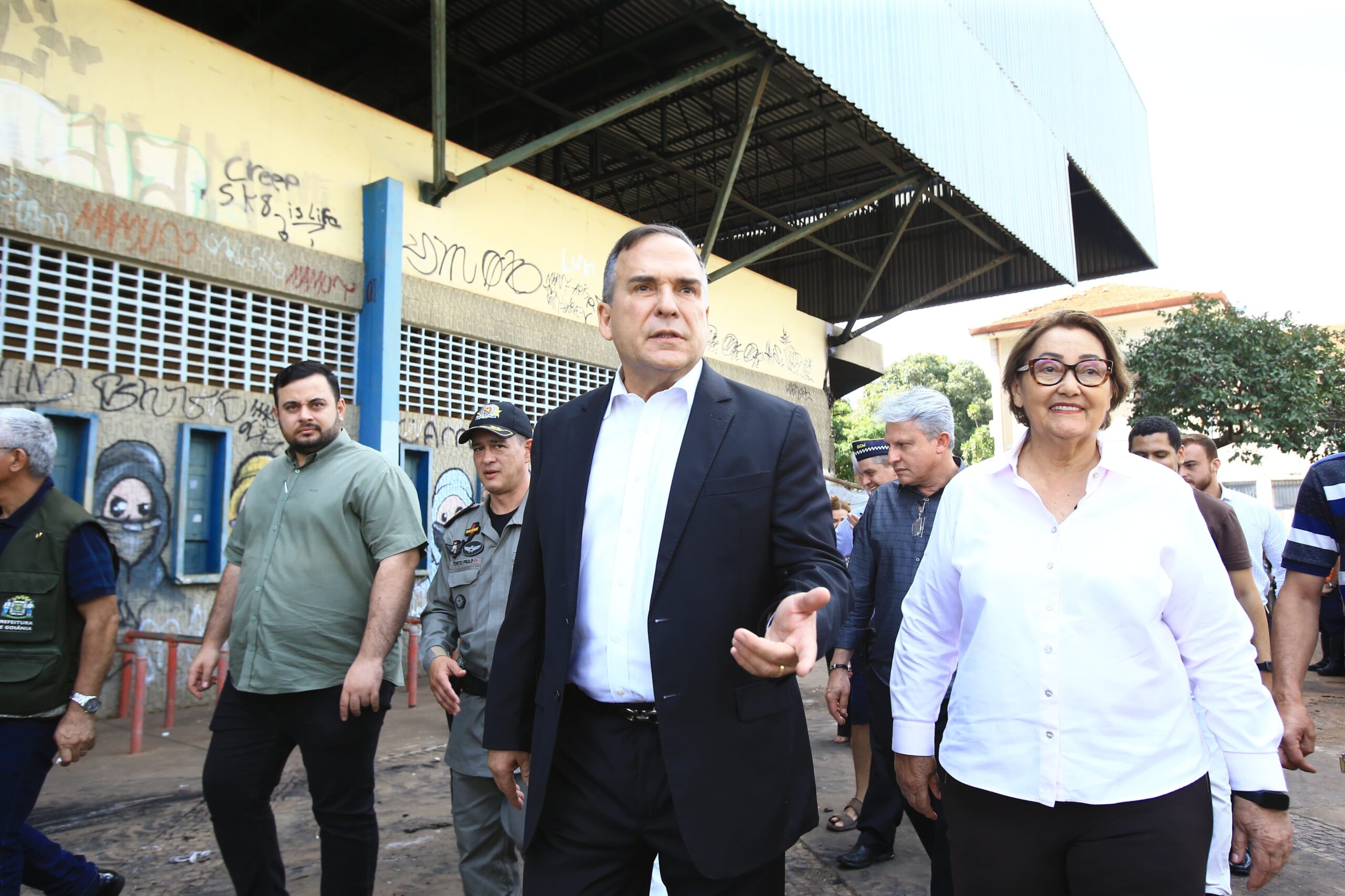 Mabel vistoria Ginásio de Campinas após incêndio criminoso por dívidas de drogas