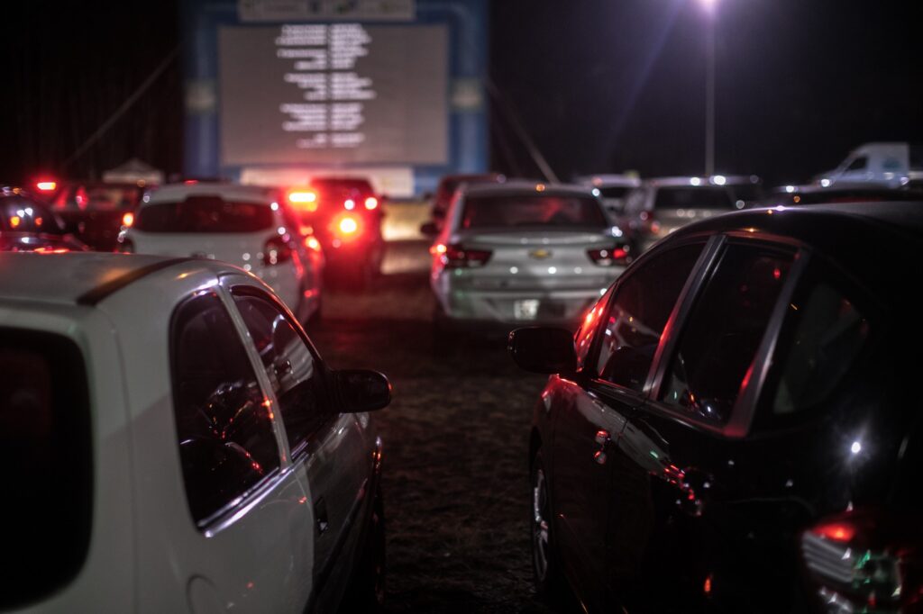 Anápolis e Goiânia recebem cinema drive-in gratuito em junho