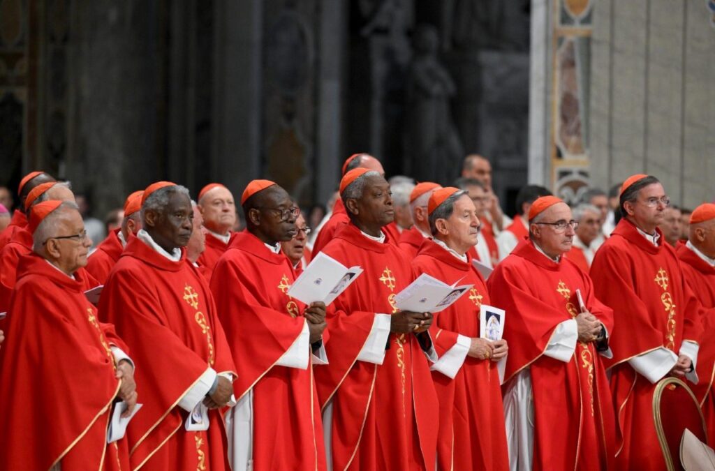 Cardeais que votam no conclave estão em Roma, diz Vaticano