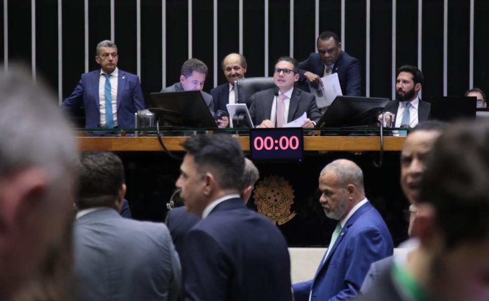 Câmara aprova projeto que exige botão de pânico em aplicativos de transporte