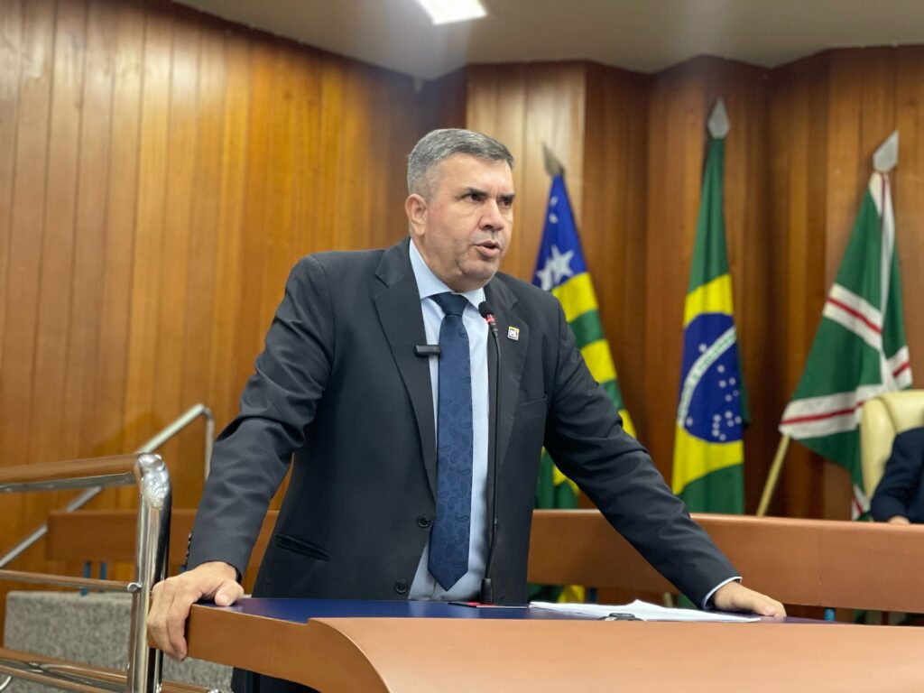 Coronel Urzêda propõe proibir uso de serviço público para cuidados com bebês reborn