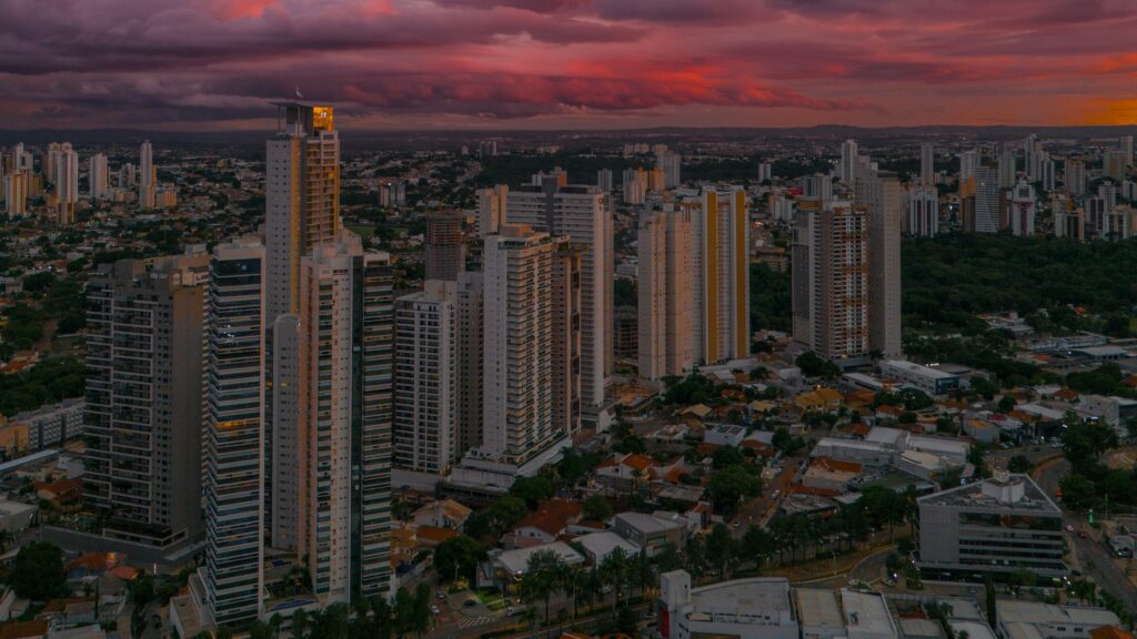 Goiânia desativa faixa preferencial de ônibus nas avenidas Mutirão e Castelo Branco menos de um mês após implantação