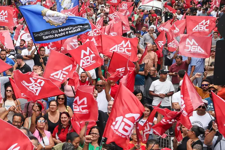 Paulo Pinto/Agência Brasil São Bernardo do Campo (SP), 14/03/2025 - Metalúrgicos do ABC fazem ato junto com movimentos sociais da região com o intuito de chamar a atenção da população e pressionar o Congresso Nacional para a votação de medidas que influenciam diretamente a vida da classe trabalhadora.
Foto: Paulo Pinto/Agência Brasil