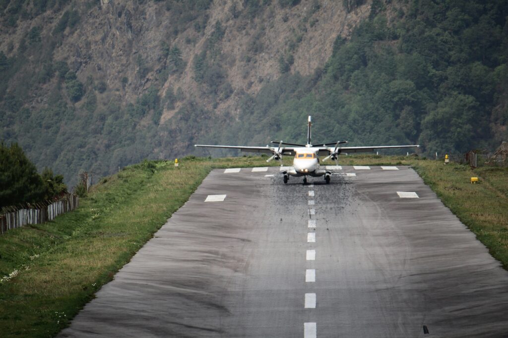 Aeroportos desafiadores: entre montanhas, ventos cruzados e pistas curtas