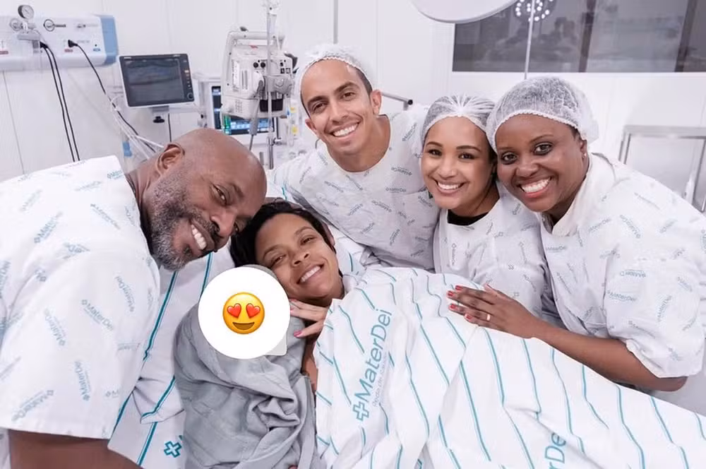 Influenciadora escolhe equipe médica 100% negra em parto