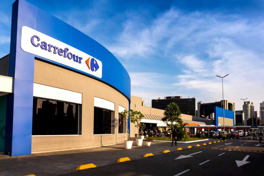 Justiça torna Carrefour réu por vazamento de óleo diesel em Santos