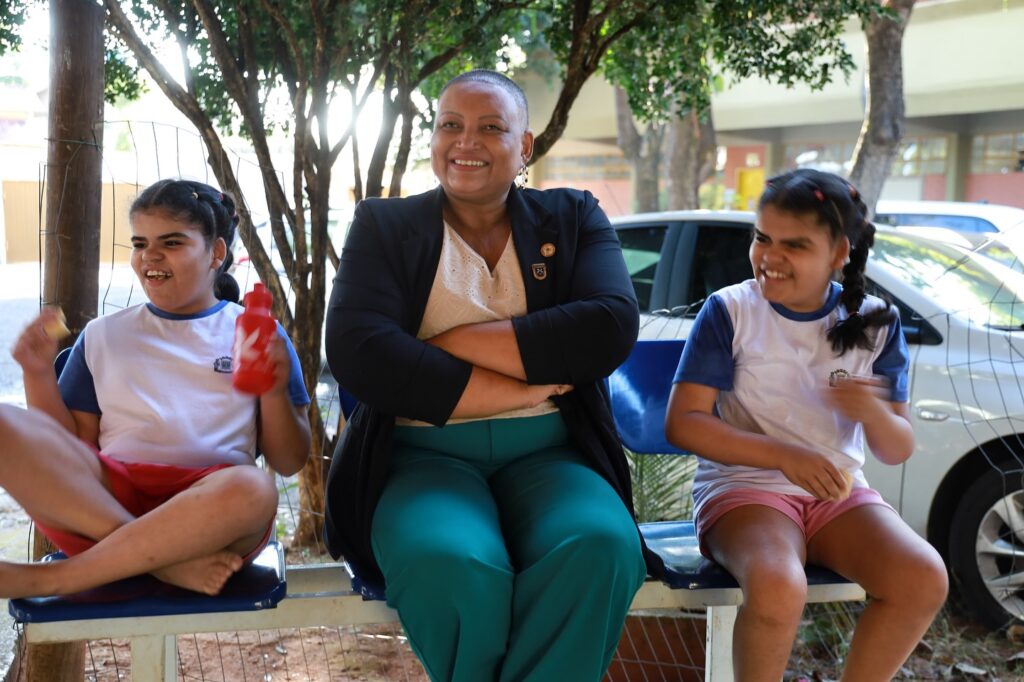 Vice-prefeita de Goiânia, Cláudia Lira, se refugia em bunker durante alerta de ataque em Israel