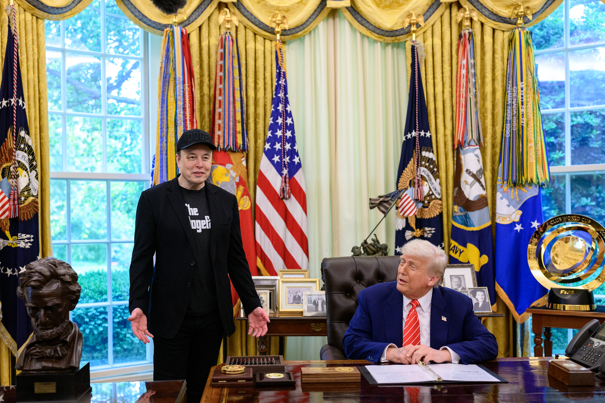 Caso Epstein volta ao noticiário com troca de acusações entre Elon Musk e Donald Trump