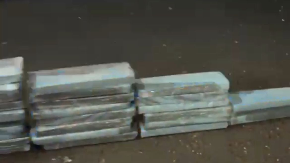 Itumbiara: PRF apreende 50 kg de maconha em carro de passeio na BR-153