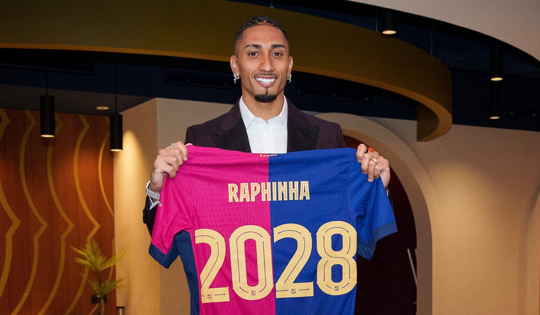 Raphinha, do Barça, é eleito o melhor jogador do Campeonato Espanhol