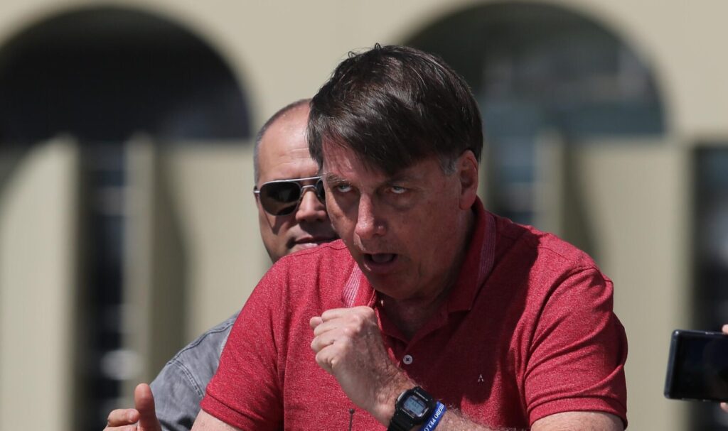 Após passar mal em Goiás, Bolsonaro é diagnosticado com pneumonia