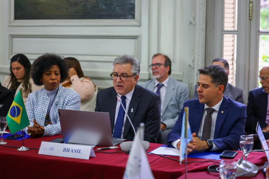 Ismael Alexandrino faz defesa da autonomia na produção de vacinas durante reunião do Mercosul