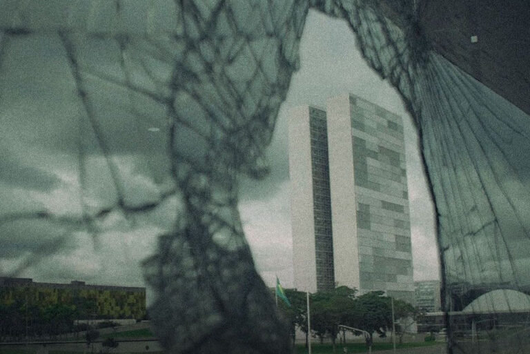 Documentário de Petra Costa debate avanço evangélico na política brasileira
