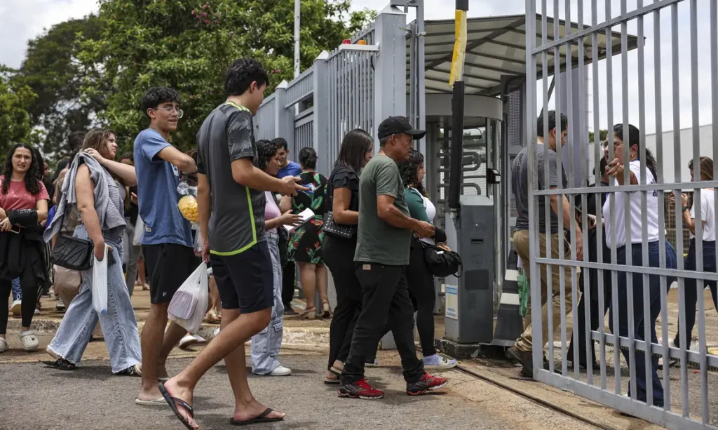 Prazo para pagar taxa de inscrição do Enem 2025 termina na quarta-feira (18)