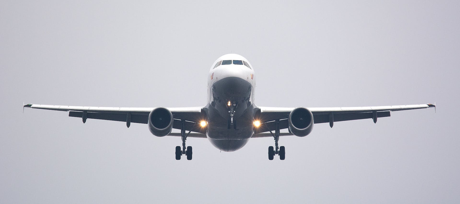 Vishwash Kumar sobrevive a queda de avião na Índia e contraria estatísticas