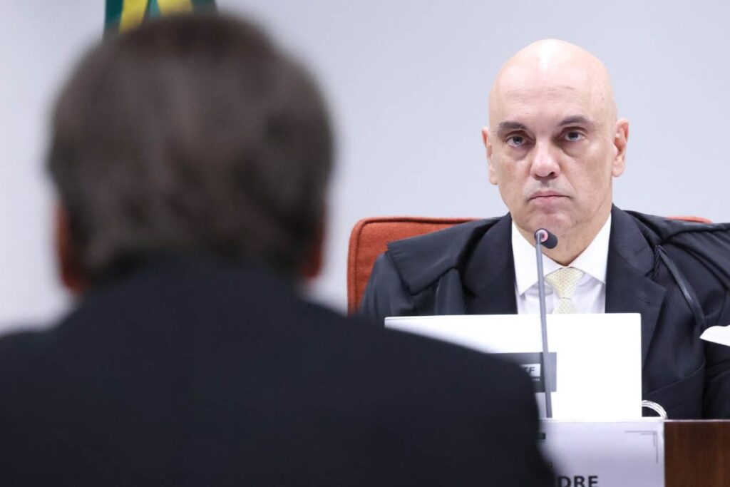 Alexandre de Moraes veta depoimento de filhos de Bolsonaro como testemunhas na trama golpista
