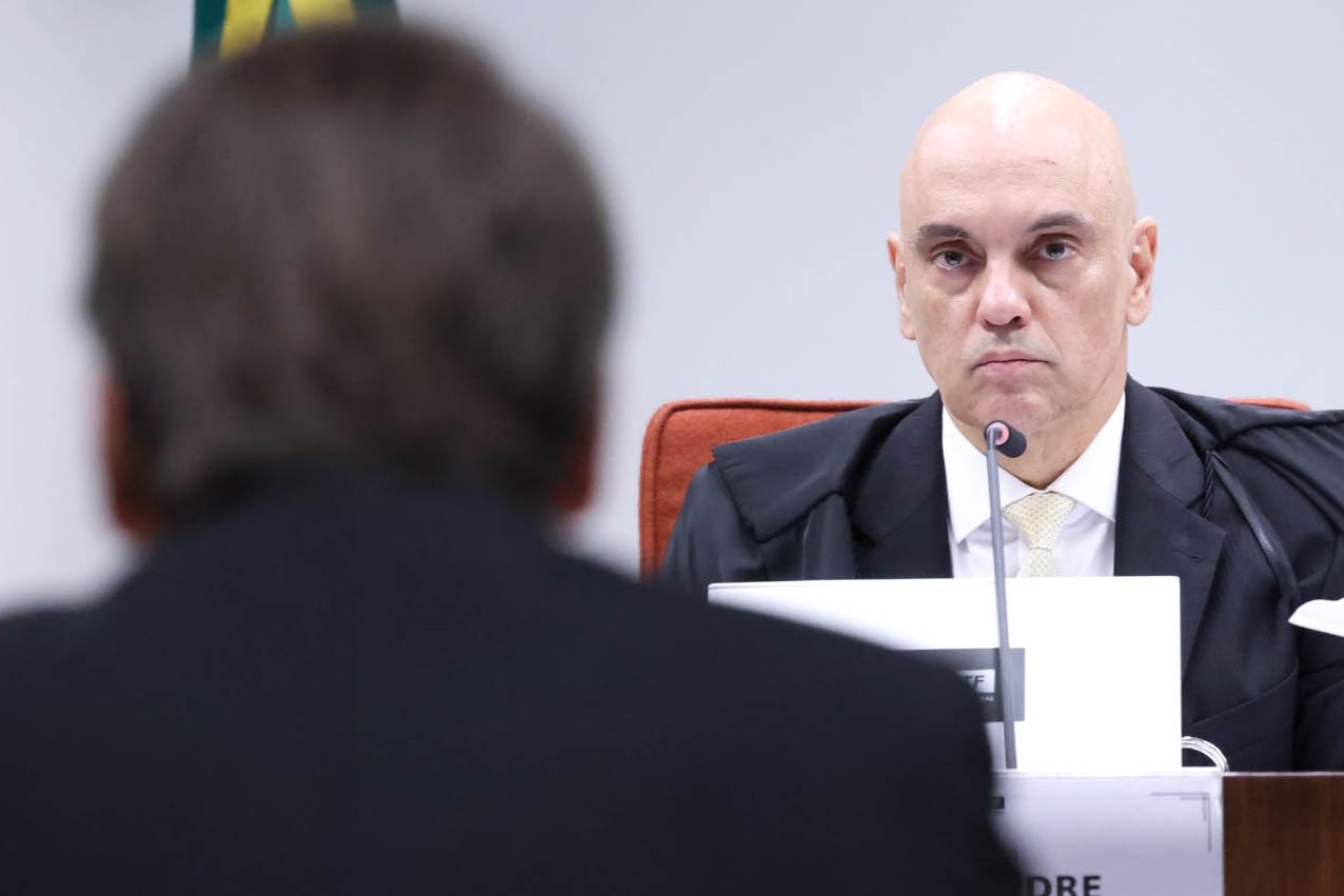 Alexandre de Moraes veta depoimento de filhos de Bolsonaro como testemunhas na trama golpista