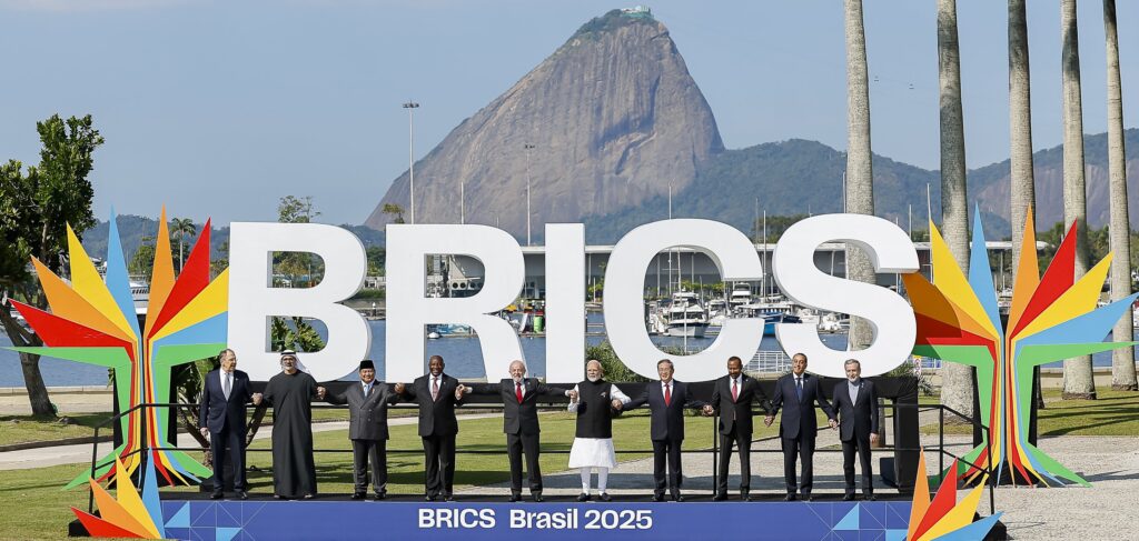Segundo analistas, o objetivo das tarifas de Trump é interferir na politica brasileira