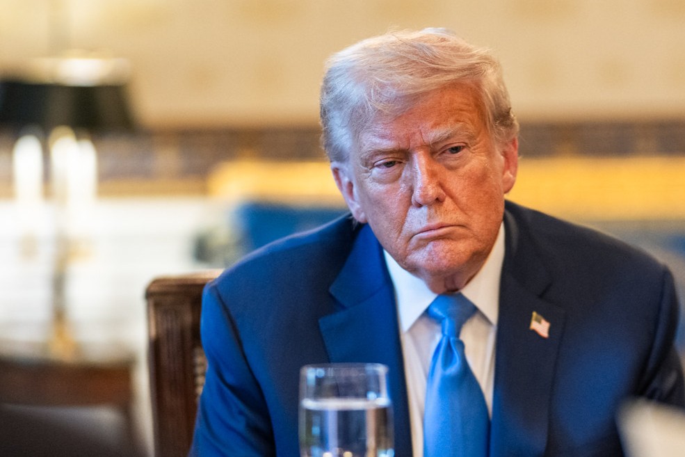Em carta recheada de desinformações, Trump anuncia tarifa de 50% a produtos brasileiros