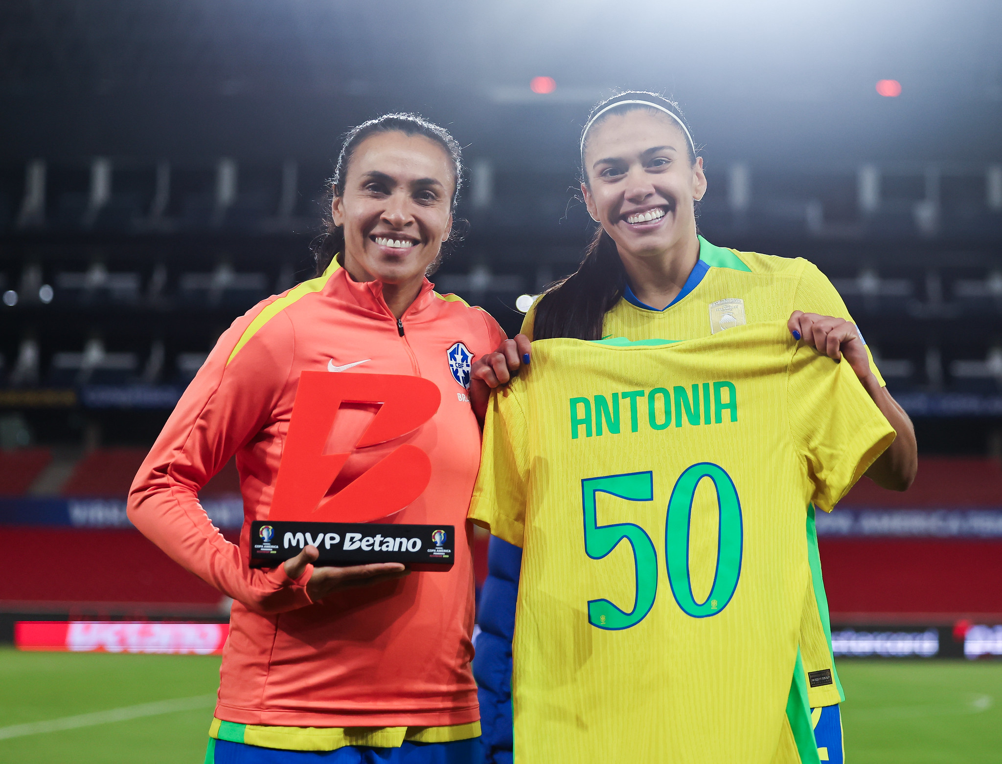 Brasil atropela Uruguai e encara Colômbia na final Copa América Feminina