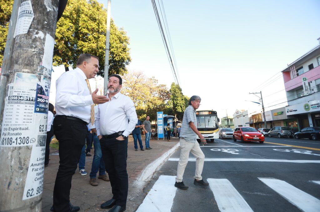 Goiânia reduz paradas com sincronia de semáforos