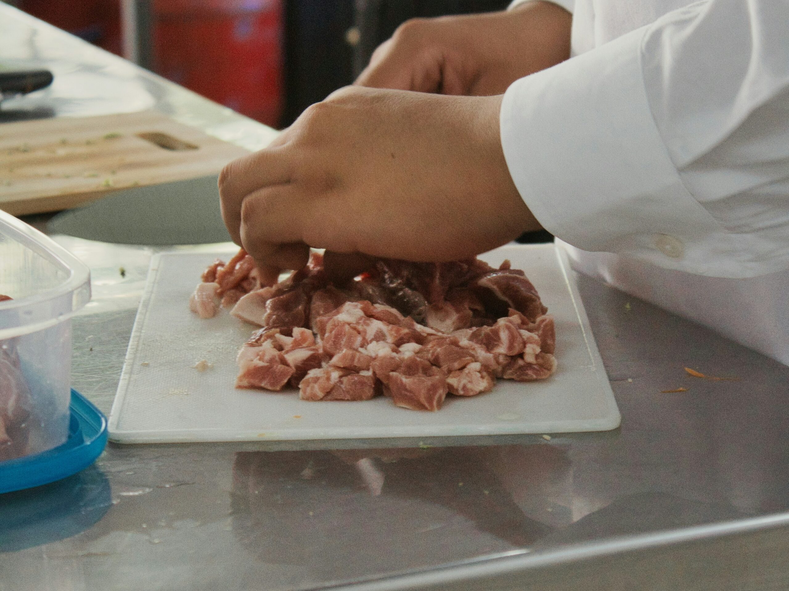 Tábuas de corte plásticas podem liberar até 79 milhões de microplásticos por ano