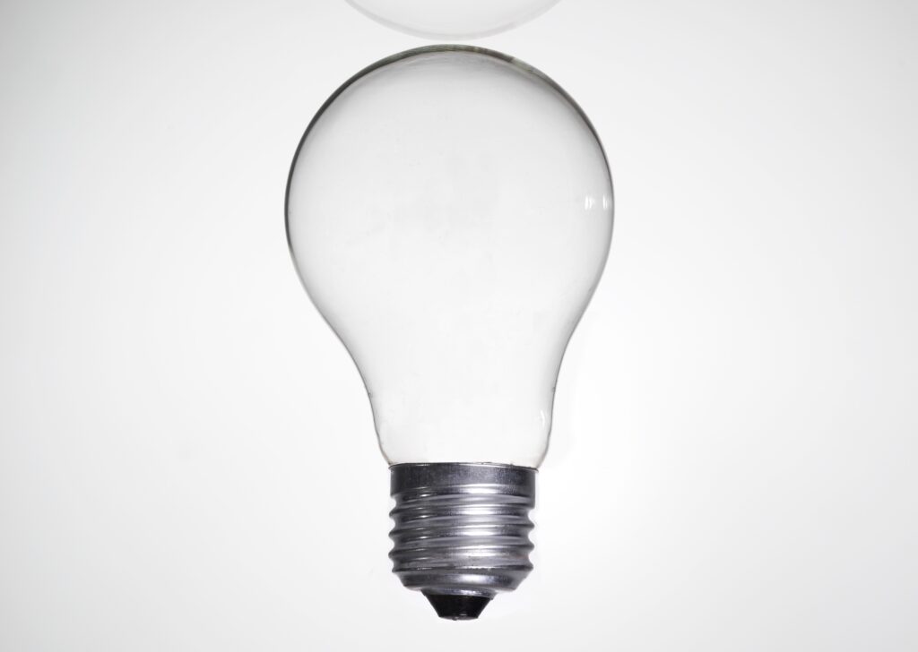 Luz mais cara: o que é bandeira vermelha 2 na conta de luz em agosto