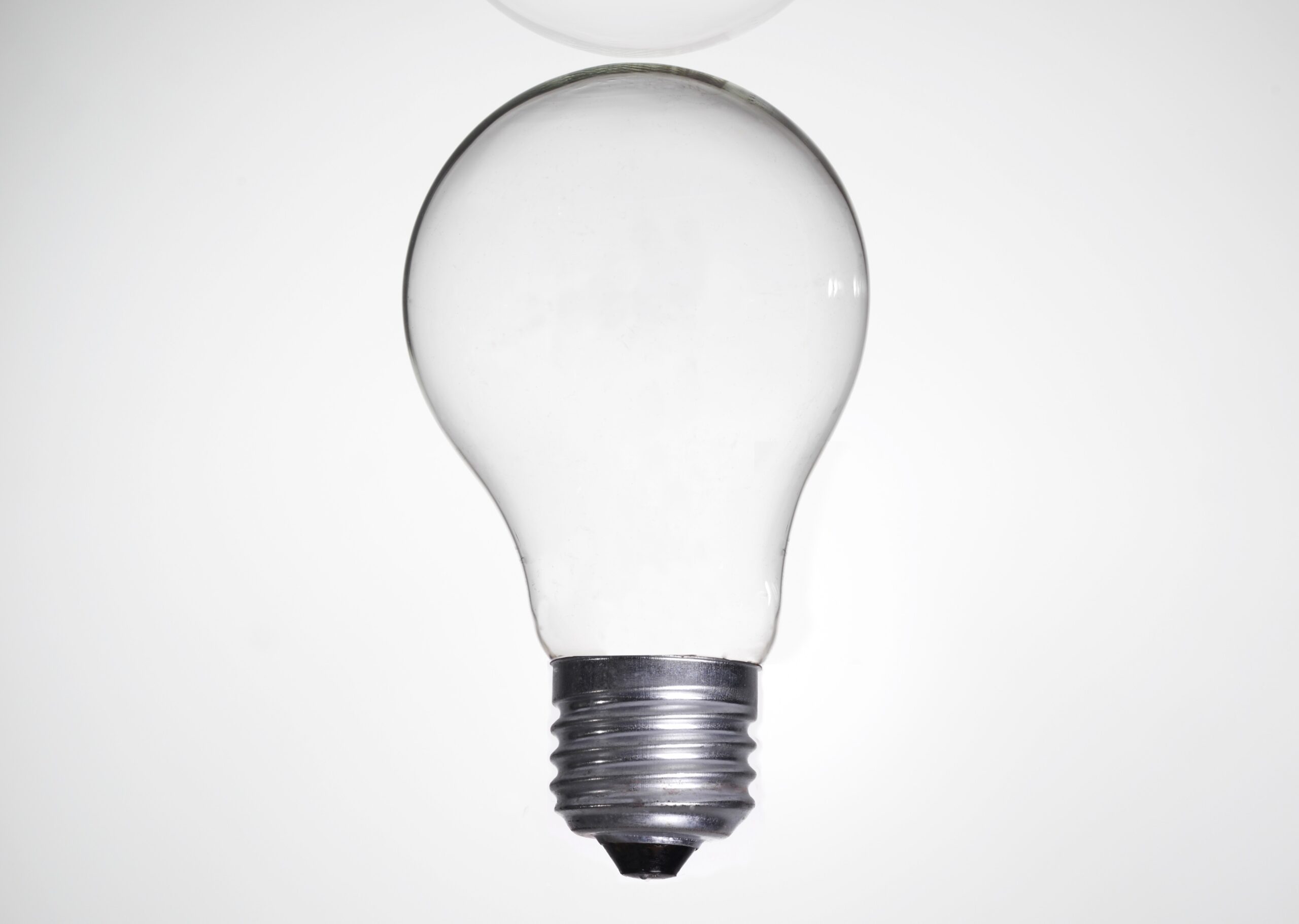 Luz mais cara: o que é bandeira vermelha 2 na conta de luz em agosto