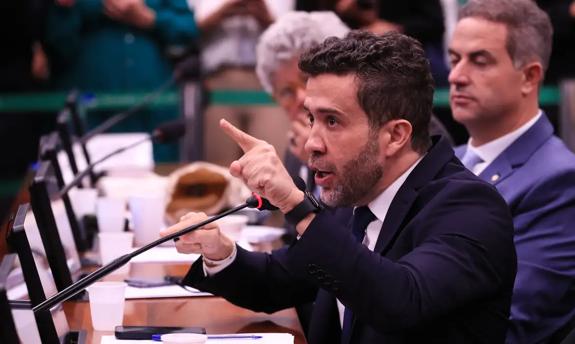 Janones é suspenso por 3 meses na Câmara por conduta homofóbica, segundo relator do Conselho de Ética