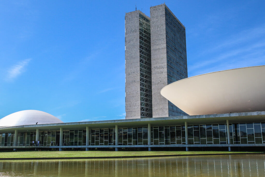Câmara aprova “PL da Devastação” e altera regras do licenciamento ambiental