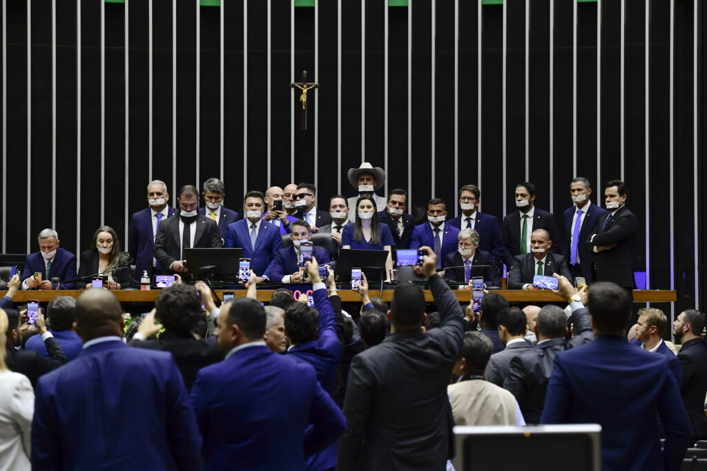 Bolsonaristas bloqueiam votação por anistia e Moraes