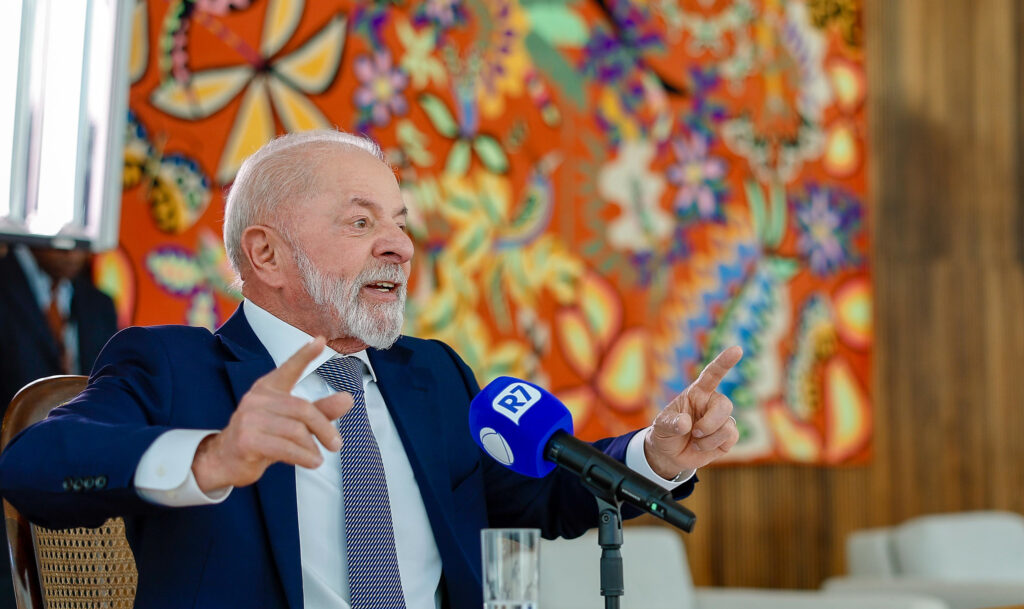 Lula exalta operação contra o PCC, que usava postos e Faria Lima para lavar dinheiro