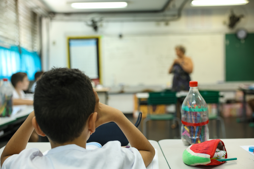 Estudo aponta que mudar turno escolar não melhora rendimento de estudantes com TDAH