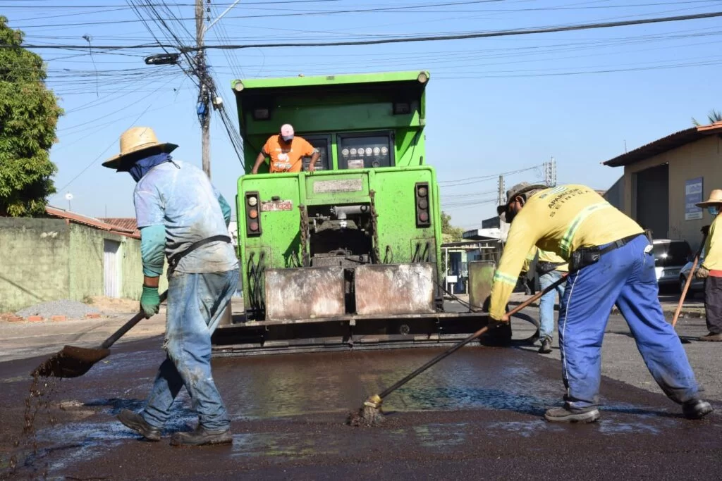 Aparecida de Goiânia inicia recapeamento em 65 trechos de avenidas
