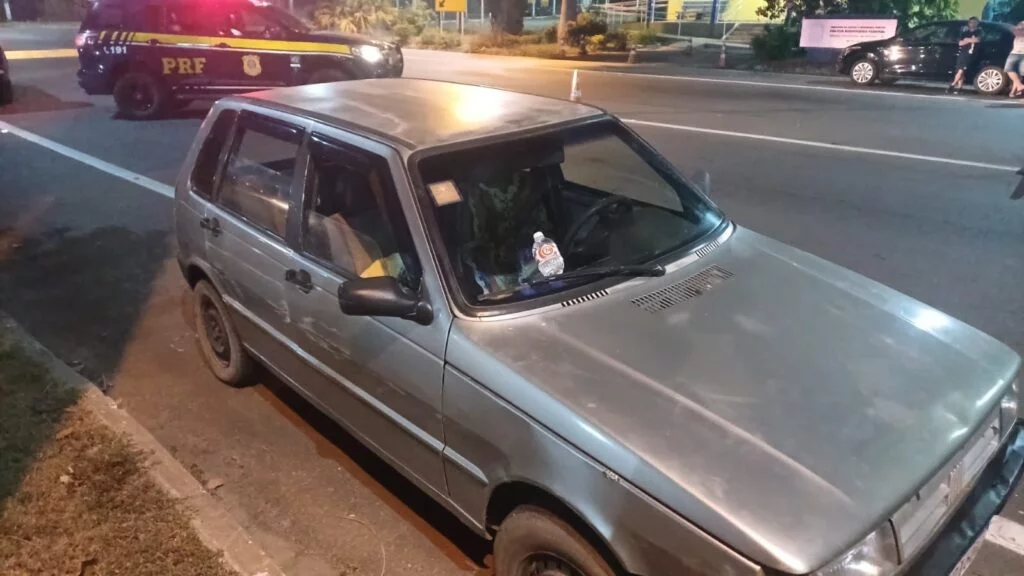 Idoso embriagado ignora PRF, dirige na contramão e quase atropela agente na BR-153