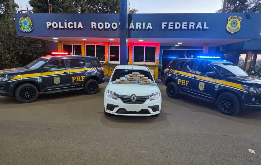 PRF apreende 23 kg de skunk escondidos em carro na BR-060, em Jataí