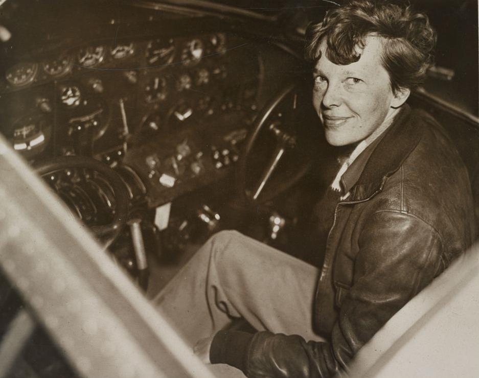 Amelia Earhart: pioneira da aviação, símbolo de coragem e mistério