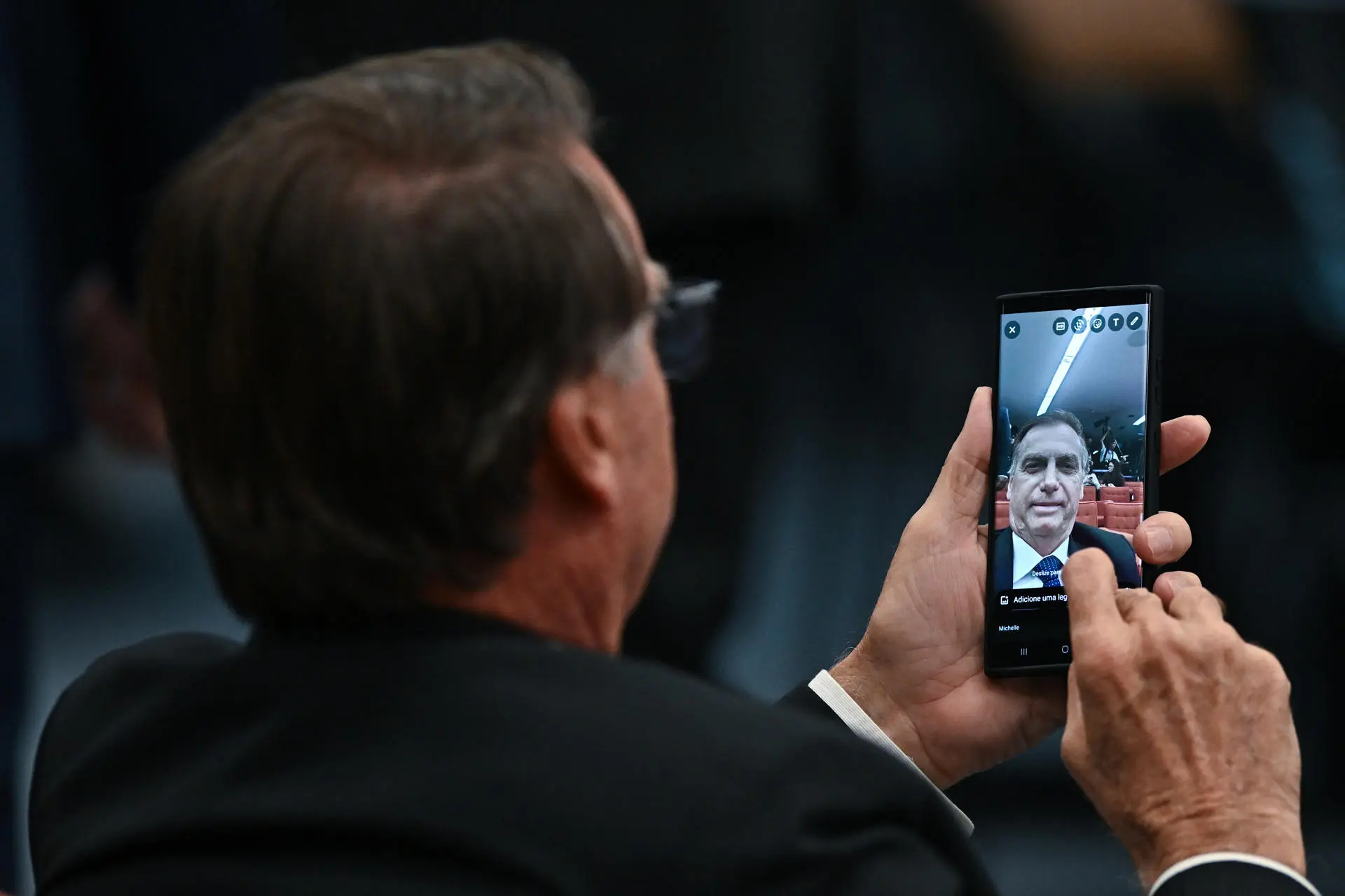 PF: Bolsonaro compartilhou 300 vídeos burlando ordem judicial