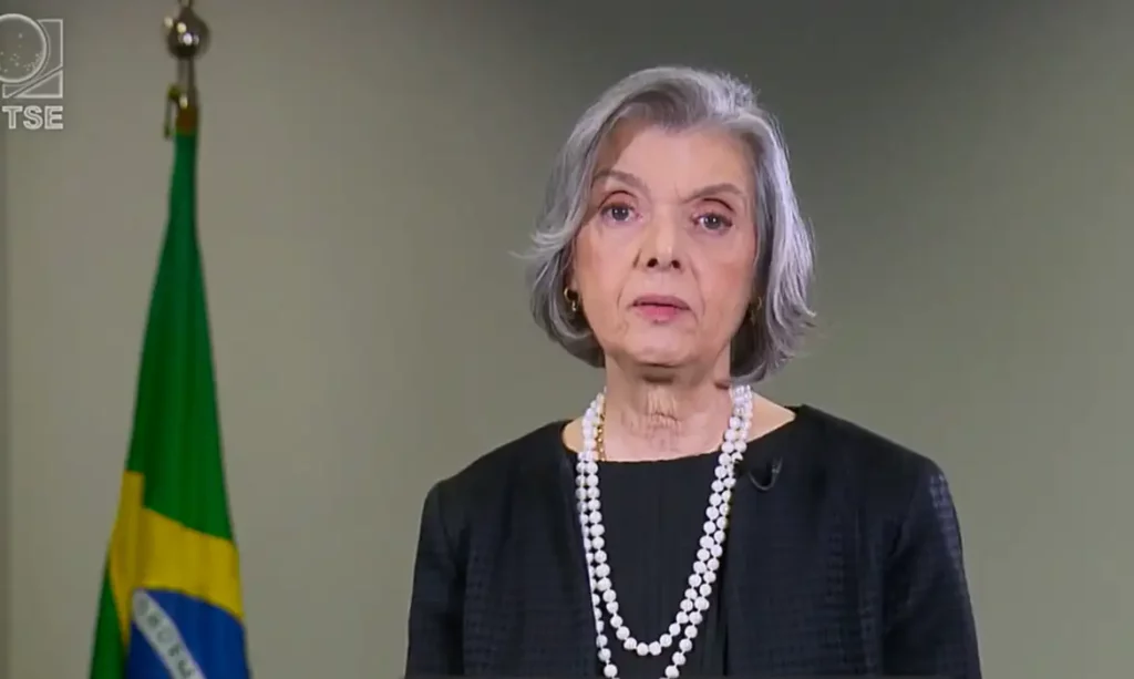 Cármen Lúcia critica resistência à presença de mulheres nos tribunais brasileiros