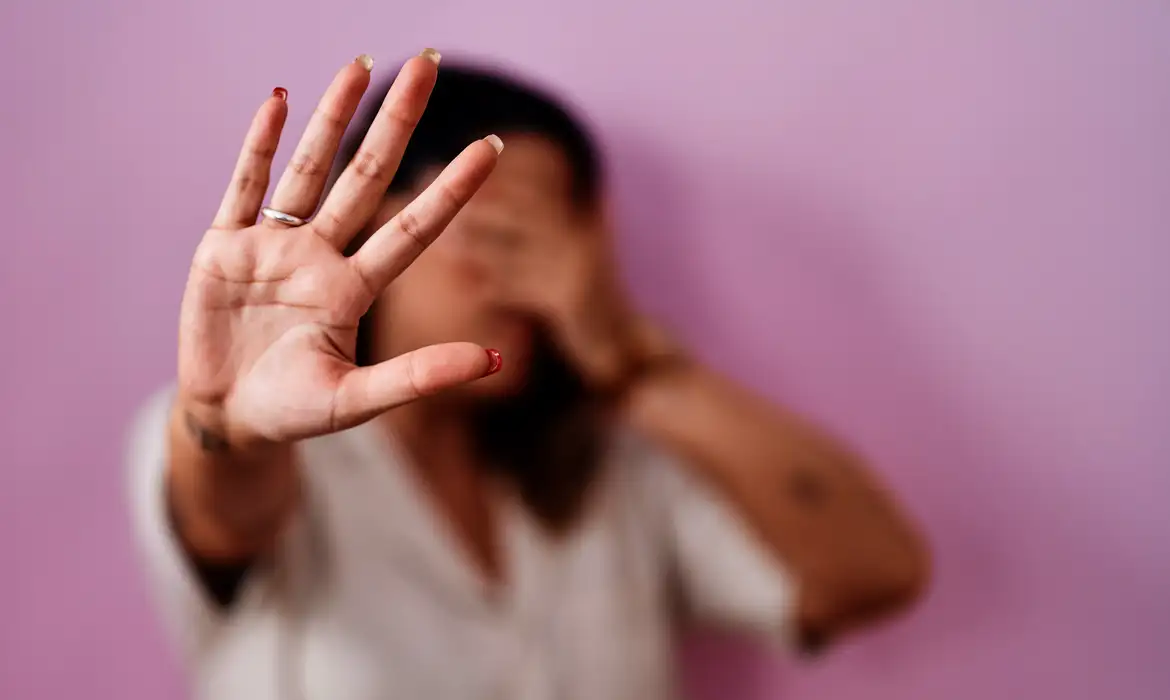 19 anos da Lei Maria da Penha: falta de políticas públicas desafia combate à violência