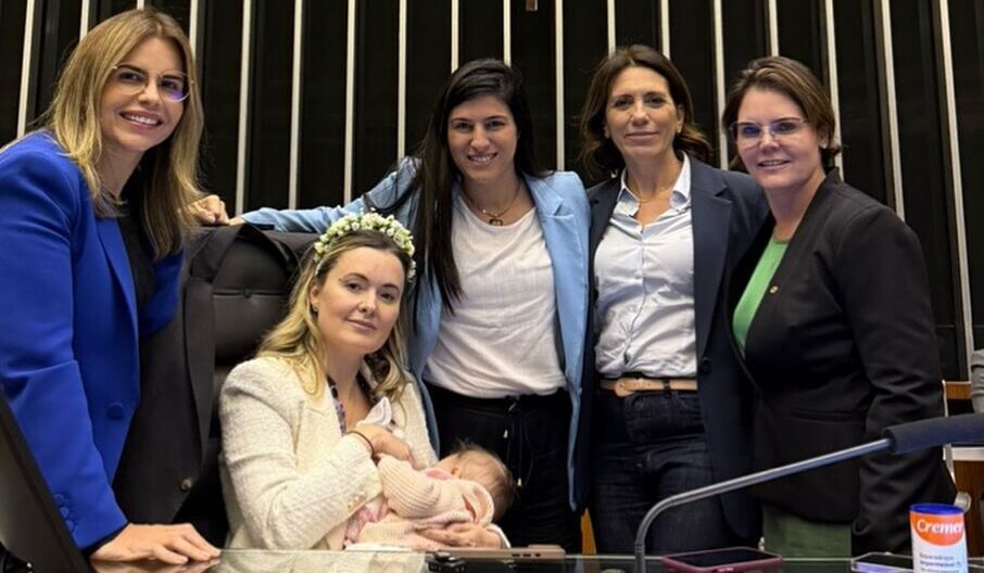 Deputada do PL leva filha de 4 meses à ocupação e é denunciada ao Conselho Tutelar
