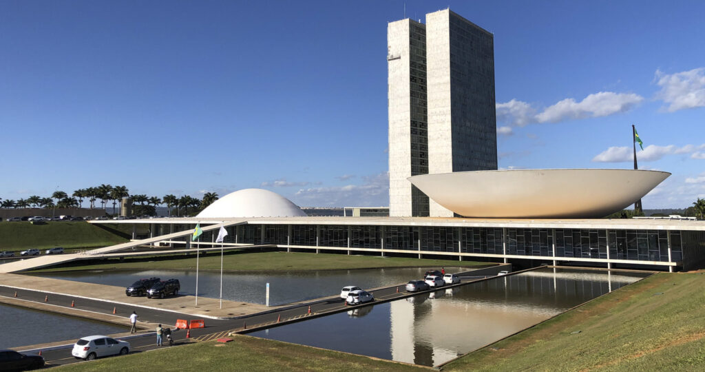 Congresso quer recorde de R$ 4,9 bi para fundão eleitoral